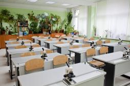 Имеется оборудование для проведения практических занятий: гербарии растений, модели грибов, модели овощей и фруктов и мн.др.
Комплекты демонстрационного оборудования для проведения лабораторных работ по осн. разделам биологии, проводятся практические занятия по химии.